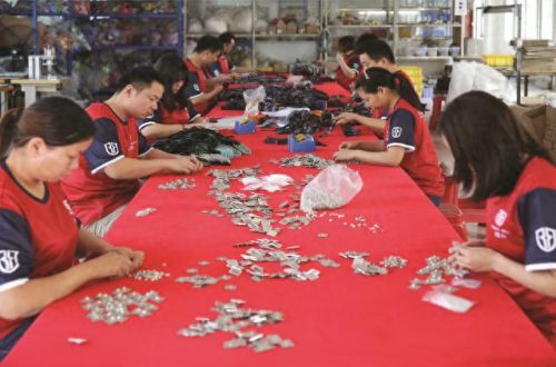 合金装备v蝴蝶徽章(合金装备v初始)插图 合金装备v蝴蝶徽章(合金装备v初始)插图