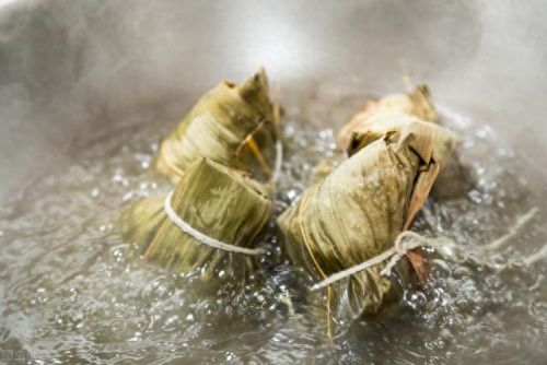 粽子煮多长时间(成品粽子一般煮多久)插图2