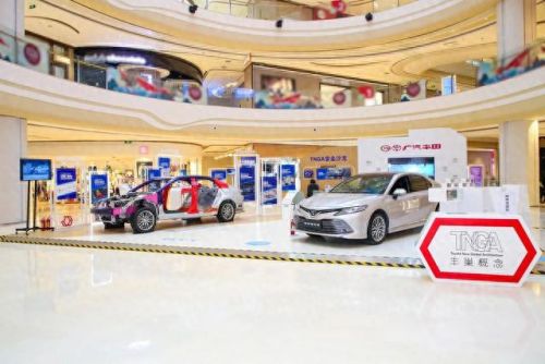 他开着邻居家的toyota追着日落(她开着邻居家的toyota追着日落)插图1
