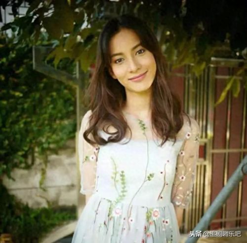 白莲花吻戏(俩人喝酒醉后吻戏)插图2