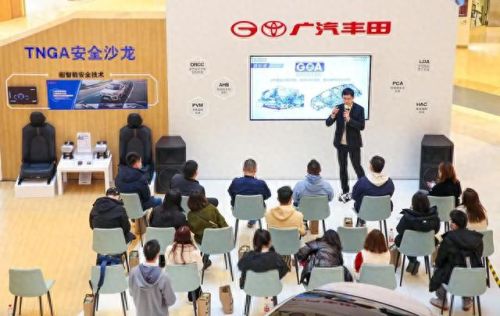 他开着邻居家的toyota追着日落(她开着邻居家的toyota追着日落)插图