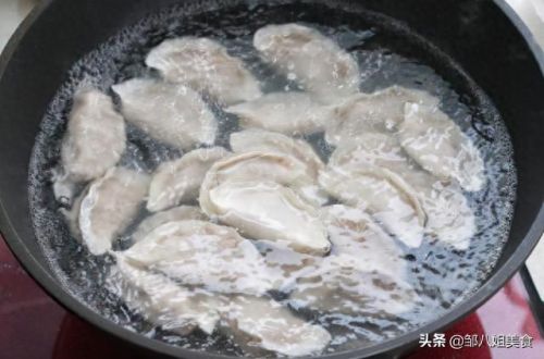 防止饺子粘皮(防止饺子粘皮可以放什么)