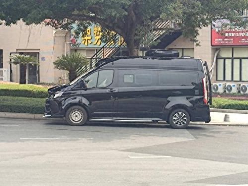 黑骑士评测(四驱黑骑士房车5.99米价格)插图1