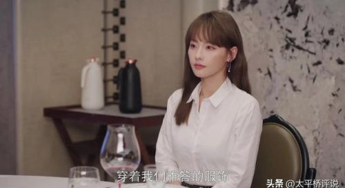 创造与魔法英俊白马位置(英俊的白马奔跑在绿色的草原上)