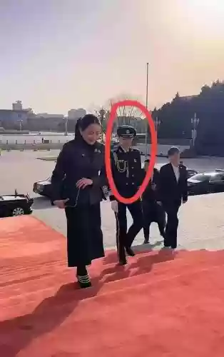 保镖阵容女警
