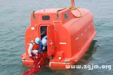 梦见在装备小船