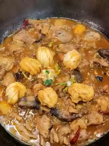 小鸡炖蘑菇阵容搭配图,小鸡炖蘑菇菜谱图片插图1 小鸡炖蘑菇阵容搭配图,小鸡炖蘑菇菜谱图片插图1